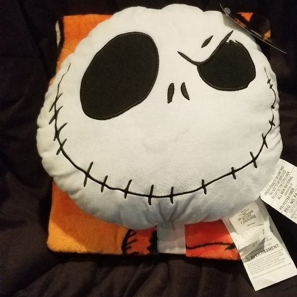 Jack Skelling Pillow & Plush Throw Set.  Measures 45" x 55". 100% Polyester NWT - Picture 2 of 2